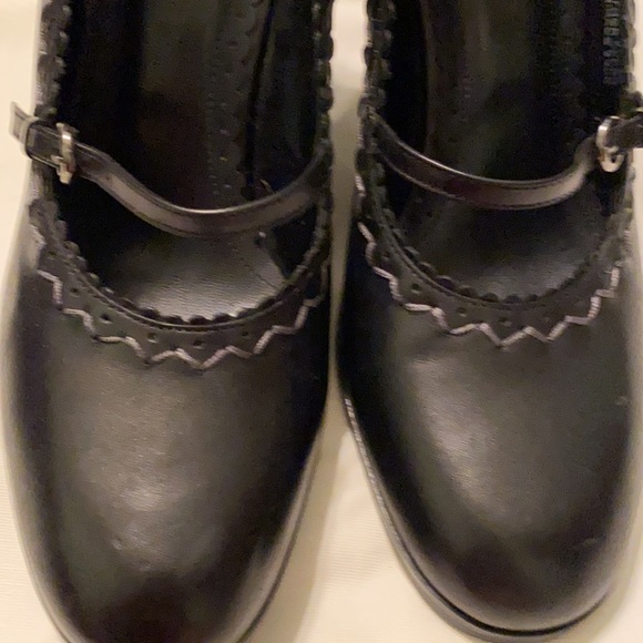 Women’s Size: 7M High black heels - Picture 3 of 13